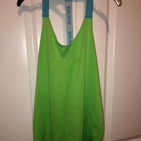 Nike Razorback workout/yoga tank excellent - Picture 2 of 4